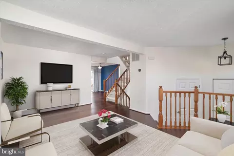 727 Dayspring Dr, Odenton, MD 21113 photo 4