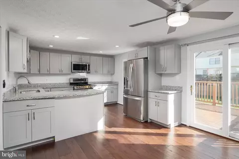 727 Dayspring Dr, Odenton, MD 21113 photo 2