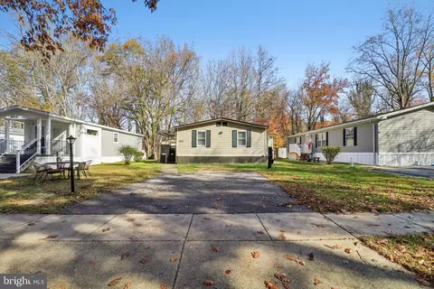 190 Boones Dr, Lothian, MD 20711
