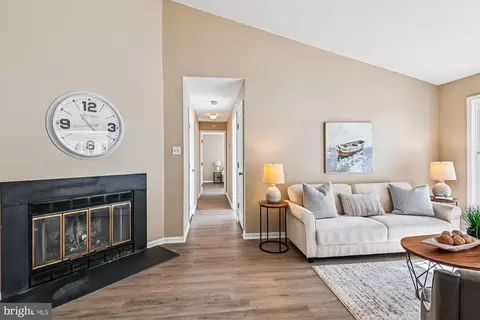 Entry Way - 717 Deering Rd #5L, Pasadena, MD 21122 photo 2 of 2