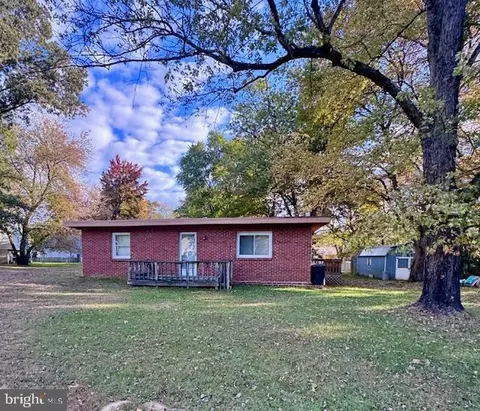 646 Opel Rd, Glen Burnie, MD 21060