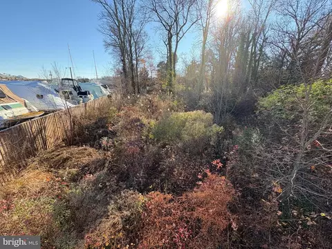 1055 Old Turkey Point Rd, Edgewater, MD 21037 photo 2