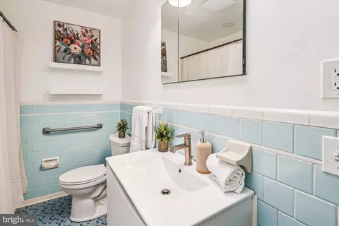 Bath - 1913 Dulaney Pl, Annapolis, MD 21409 photo 2 of 4