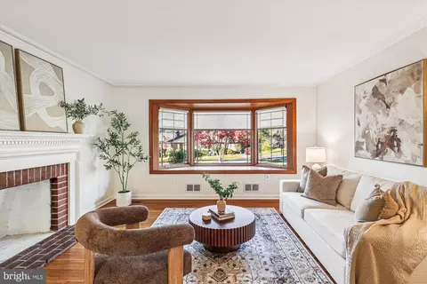 Living - 1913 Dulaney Pl, Annapolis, MD 21409 photo 3 of 4