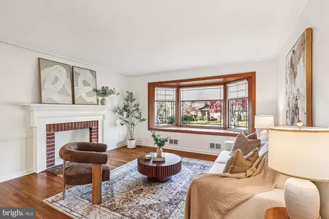 Living - 1913 Dulaney Pl, Annapolis, MD 21409 photo 1 of 4