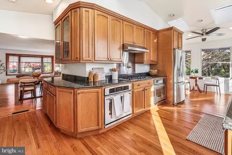 Kitchen - 1913 Dulaney Pl, Annapolis, MD 21409 photo 4 of 7