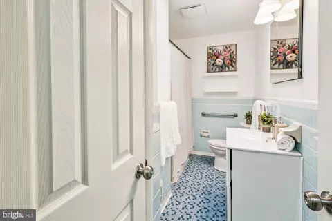 Bath - 1913 Dulaney Pl, Annapolis, MD 21409 photo 1 of 4