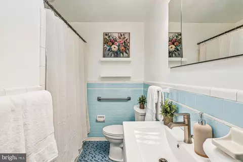 Bath - 1913 Dulaney Pl, Annapolis, MD 21409 photo 3 of 4
