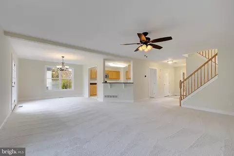 Living - 684 213th St, Pasadena, MD 21122 photo 4 of 9
