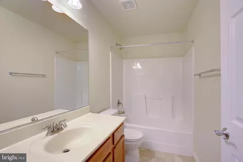 Bath - 684 213th St, Pasadena, MD 21122 photo 1 of 3