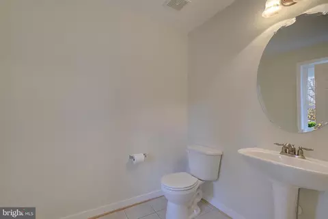 Entry Way - 684 213th St, Pasadena, MD 21122 photo 3 of 7
