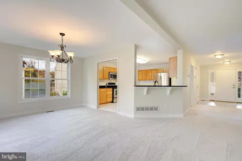 Living - 684 213th St, Pasadena, MD 21122 photo 6 of 9