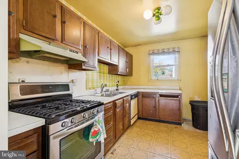 Kitchen - 7518 Harmans Rd, Harmans, MD 21077 photo 2 of 3