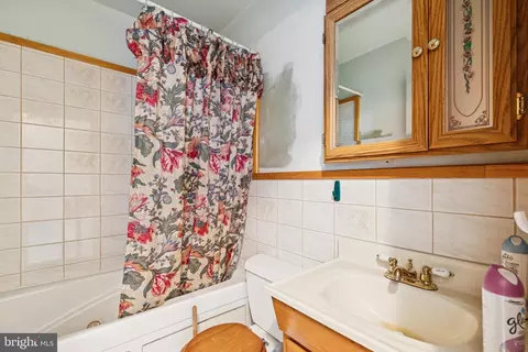 Bath - 7518 Harmans Rd, Harmans, MD 21077 photo 1 of 2