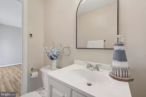 Bath - 795 Match Point Dr, Arnold, MD 21012 photo 1 of 2