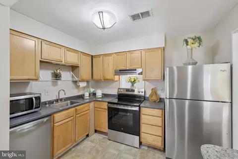 Kitchen - 795 Match Point Dr, Arnold, MD 21012 photo 2 of 3