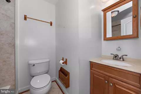 Bath - 115 Valley View Ave, Edgewater, MD 21037 photo 4 of 5