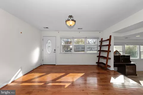 Living - 115 Valley View Ave, Edgewater, MD 21037 photo 3 of 8