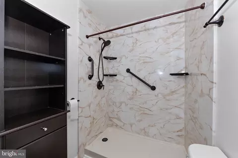 Bath - 115 Valley View Ave, Edgewater, MD 21037 photo 2 of 5