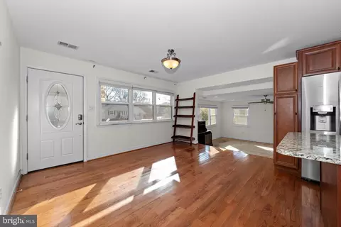 Living - 115 Valley View Ave, Edgewater, MD 21037 photo 2 of 8