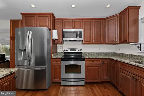 Kitchen - 115 Valley View Ave, Edgewater, MD 21037 photo 4 of 5