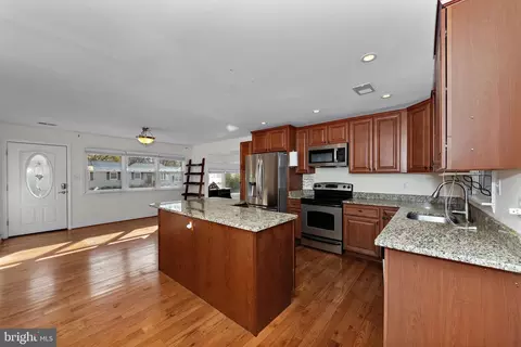 Kitchen - 115 Valley View Ave, Edgewater, MD 21037 photo 3 of 5
