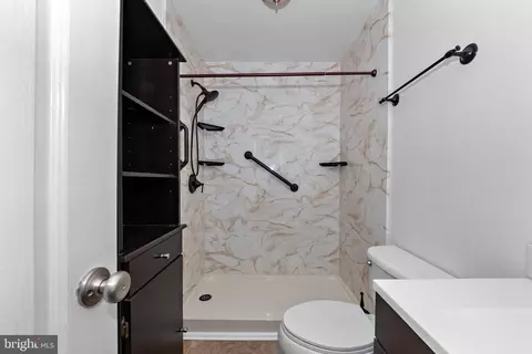 Bath - 115 Valley View Ave, Edgewater, MD 21037 photo 1 of 5