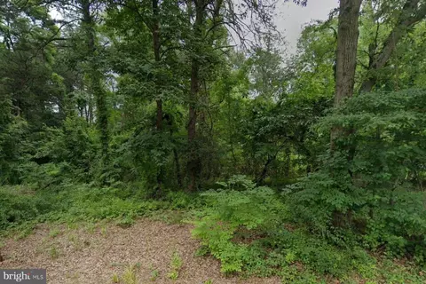 5 Gene Ave, Pasadena, MD 21122 photo 2