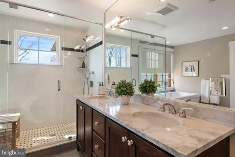 Bath - 397 Forelands Rd, Annapolis, MD 21401 photo 2 of 8