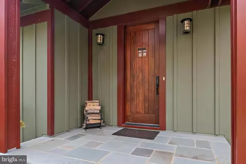 Exterior - 397 Forelands Rd, Annapolis, MD 21401 photo 7 of 23