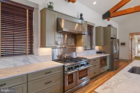 Kitchen - 397 Forelands Rd, Annapolis, MD 21401 photo 6 of 9