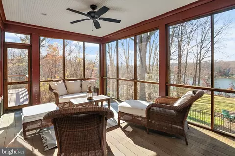 Exterior - 397 Forelands Rd, Annapolis, MD 21401 photo 8 of 23