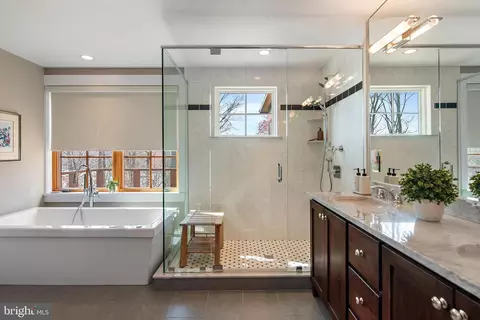 Bath - 397 Forelands Rd, Annapolis, MD 21401 photo 1 of 8