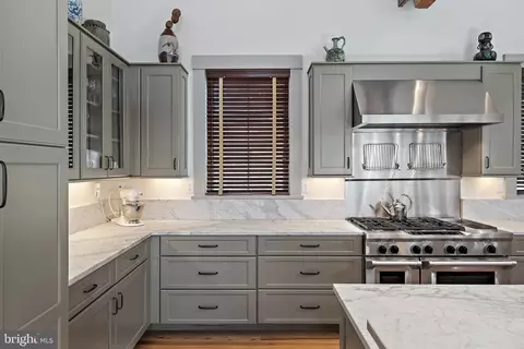 Kitchen - 397 Forelands Rd, Annapolis, MD 21401 photo 5 of 9