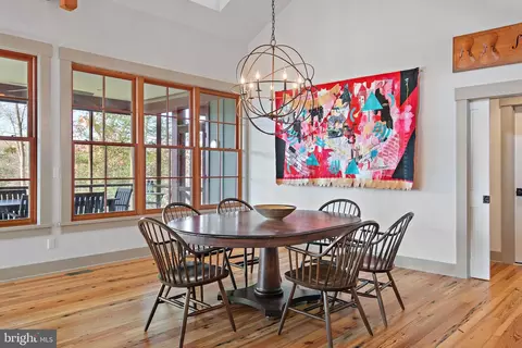 Dining - 397 Forelands Rd, Annapolis, MD 21401 photo 2 of 5