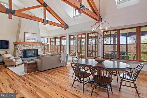 Dining - 397 Forelands Rd, Annapolis, MD 21401 photo 1 of 5