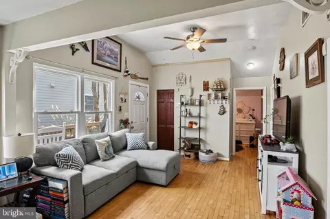 Entry Way - 1213 Oak Ave, Shady Side, MD 20764 photo 3 of 4