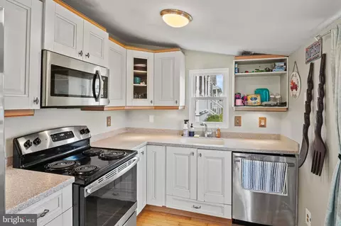Kitchen - 1213 Oak Ave, Shady Side, MD 20764 photo 1 of 1
