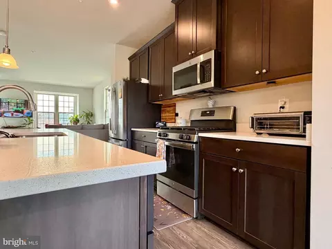 Kitchen - 7836 Mine Run Rd, Hanover, MD 21076 photo 6 of 9