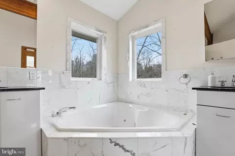 Bath - 5931 Tyler Rd, Deale, MD 20751 photo 5 of 8