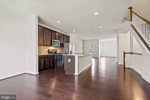 311 Black Sky Ln, Pasadena, MD 21122 photo 2