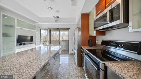 Kitchen - 2106 Chesapeake Harbour Dr #202, Annapolis, MD 21403 photo 3 of 6