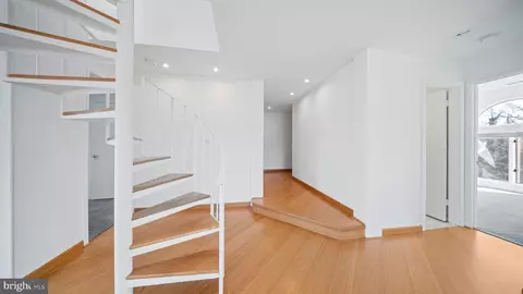 Entry Way - 2106 Chesapeake Harbour Dr #202, Annapolis, MD 21403 photo 1 of 5