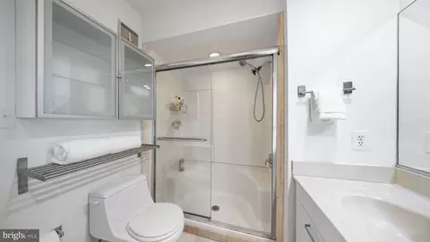 Bath - 2106 Chesapeake Harbour Dr #202, Annapolis, MD 21403 photo 1 of 1