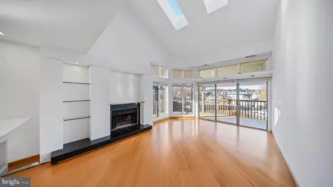 Living - 2106 Chesapeake Harbour Dr #202, Annapolis, MD 21403 photo 1 of 6