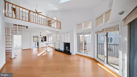 Living - 2106 Chesapeake Harbour Dr #202, Annapolis, MD 21403 photo 3 of 6