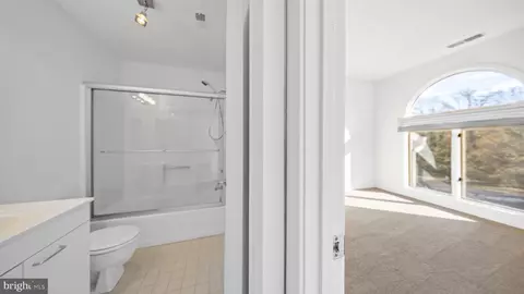 Entry Way - 2106 Chesapeake Harbour Dr #202, Annapolis, MD 21403 photo 2 of 5