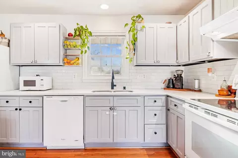 Kitchen - 3064 Centre Rd, Riva, MD 21140 photo 5 of 6
