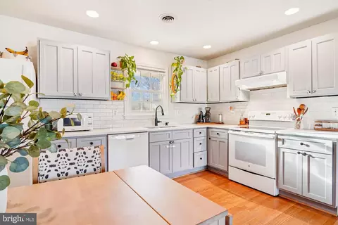 Kitchen - 3064 Centre Rd, Riva, MD 21140 photo 3 of 6