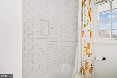 Bath - 3064 Centre Rd, Riva, MD 21140 photo 5 of 5